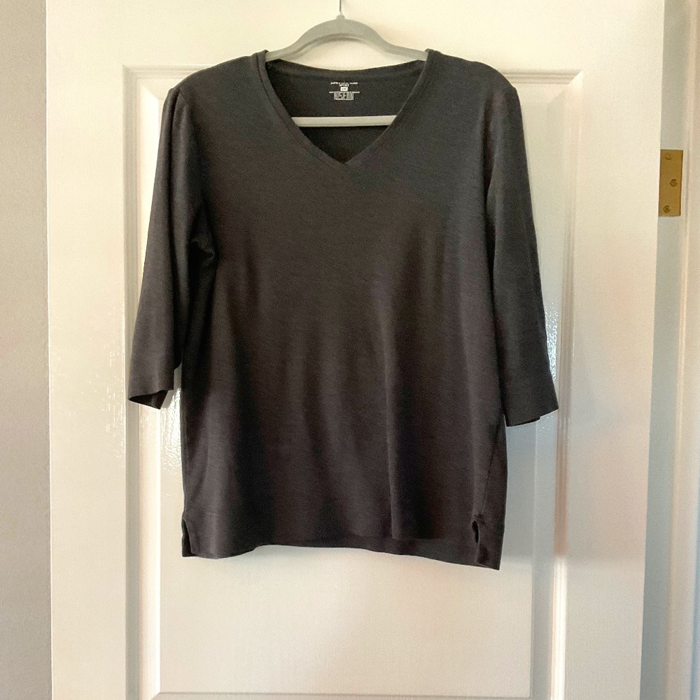 Jones New York Charcoal grey three quarter sleeve v- neck tee shirt L